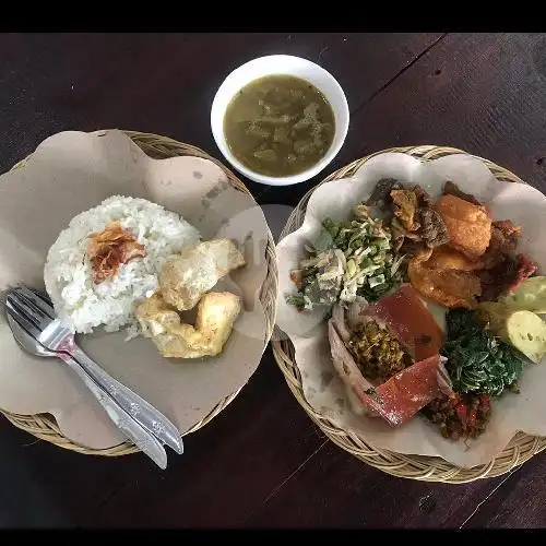 Gambar Makanan Babi Guling Bu Ary Anyelir, Denpasar 6