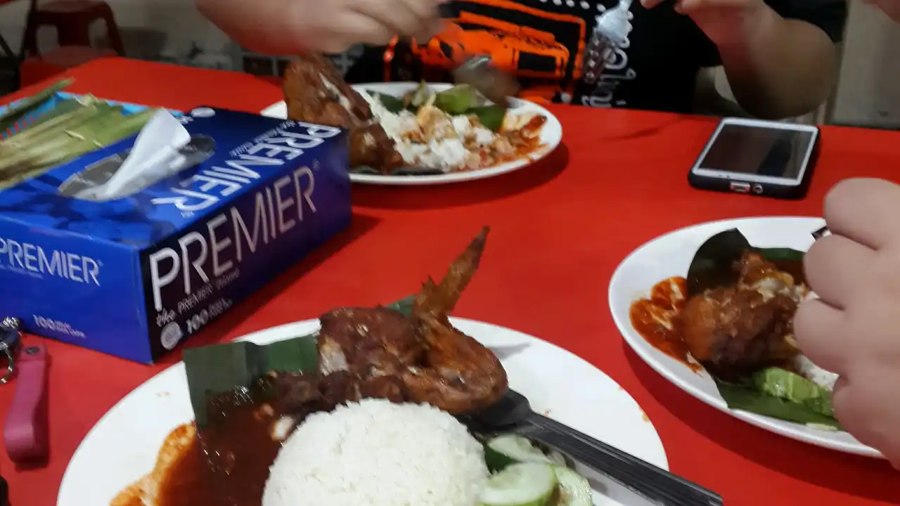 Nasi Lemak Ayam Goreng Panas, Taman Tenaga, Cheras.