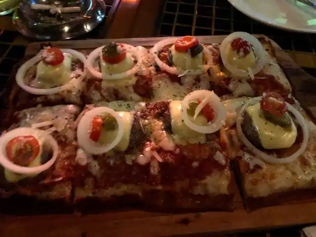 Gambar Makanan Pizza e Birra Makassar 3