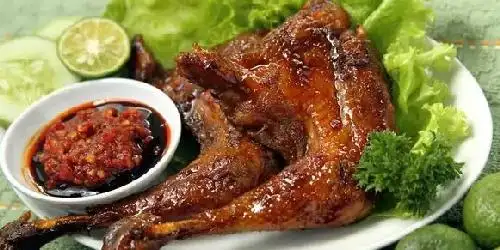 Ayam kremes math'amun, Food Hall soewarna