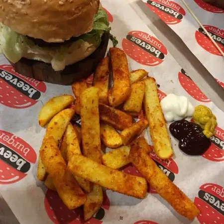 Beeves Burger'nin yemek ve ambiyans fotoğrafları 19