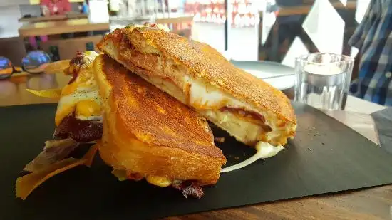 Melt Grilled Cheesery Food Photo 1
