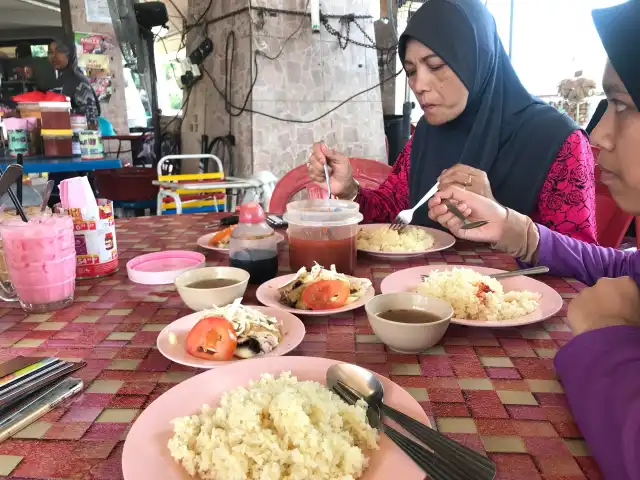 Nasi Ayam Ahla Natrah Food Photo 2