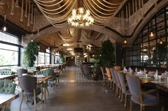 Ziver-Bey Cafe & Restaurant'nin yemek ve ambiyans fotoğrafları 1