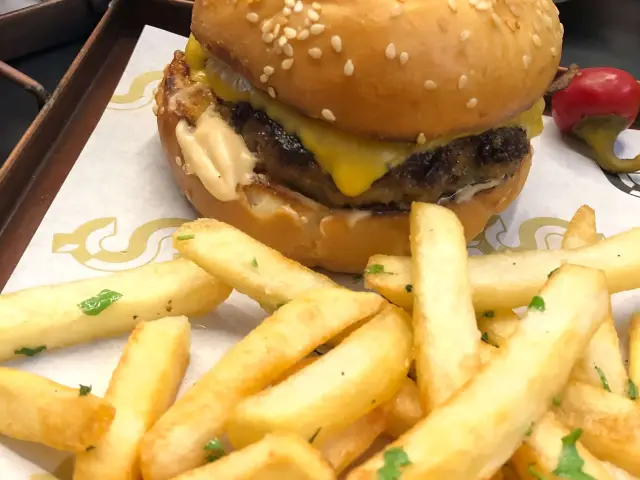 Brox Burger & More'nin yemek ve ambiyans fotoğrafları 13