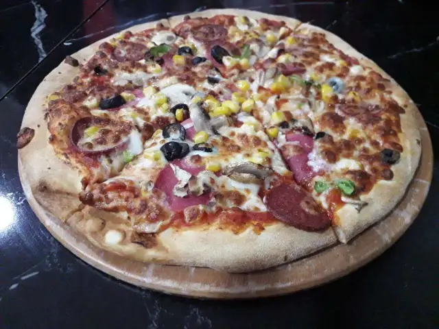 Hero's Pizza'nin yemek ve ambiyans fotoğrafları 3