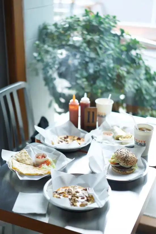 Gambar Makanan NavySeals - Burger Chicken Burrito 20