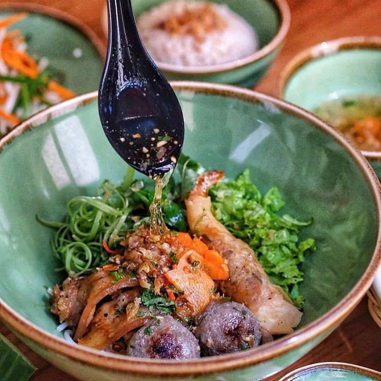 NamNam Noodle Bar Express terdekat Restoran dan Tempat Makan