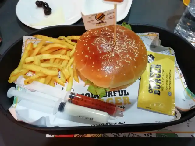 Colourful Burger Fast Food•Cafe'nin yemek ve ambiyans fotoğrafları 4