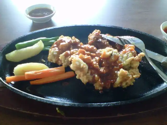 Gambar Makanan Raden's Crispy Steak & Spicy Chicken 3