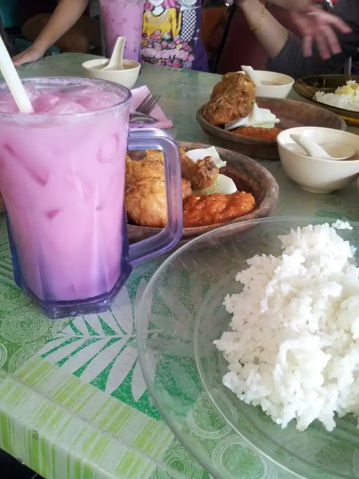 Ayam Penyek Bawah Pokok