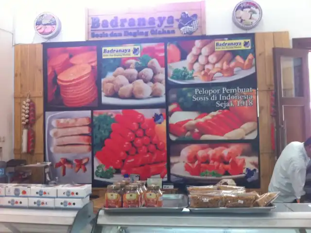 Gambar Makanan Soes Merdeka - Sosis Badranaya Resto & Cafe 2