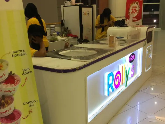 Gambar Makanan Rolly's Thai Ice Cream 5