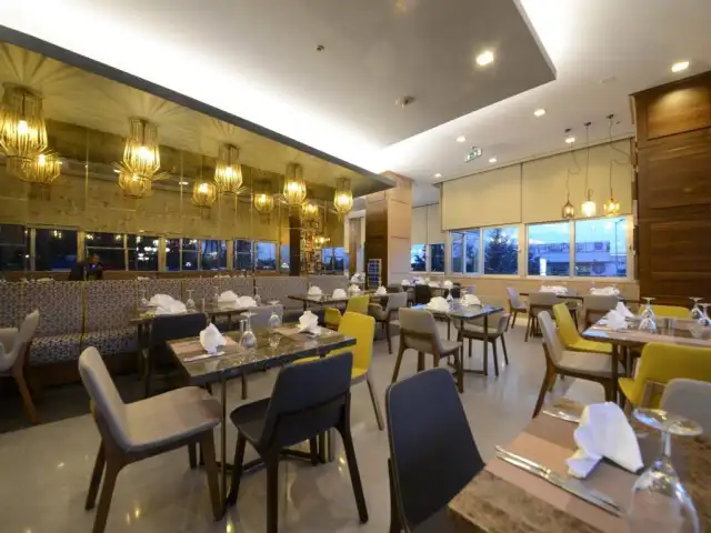 Loca Restaurant - Radisson Blu Hotel'nin yemek ve ambiyans fotoğrafları 2