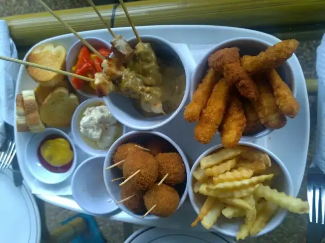 Gambar Makanan Whitesands Sports Bar 11