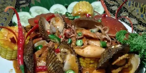 Dapoer Seafood, Mistar Ujung
