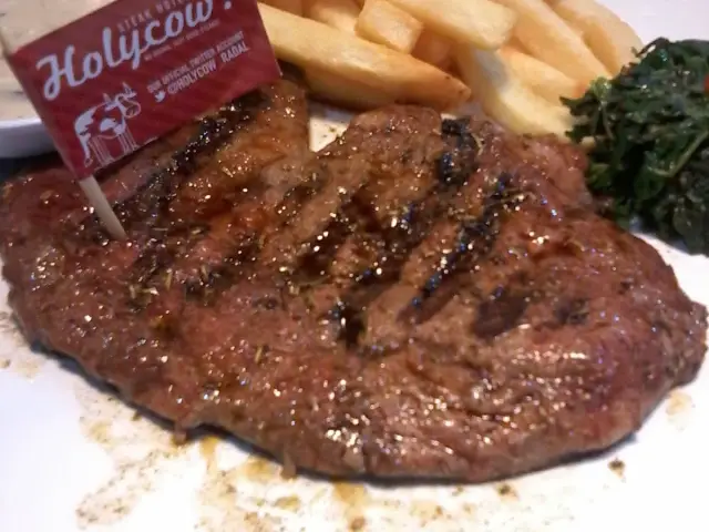 Gambar Makanan Steak Hotel by Holycow! 6