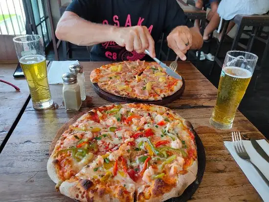 Gambar Makanan Hank's Pizza & Liquor 12