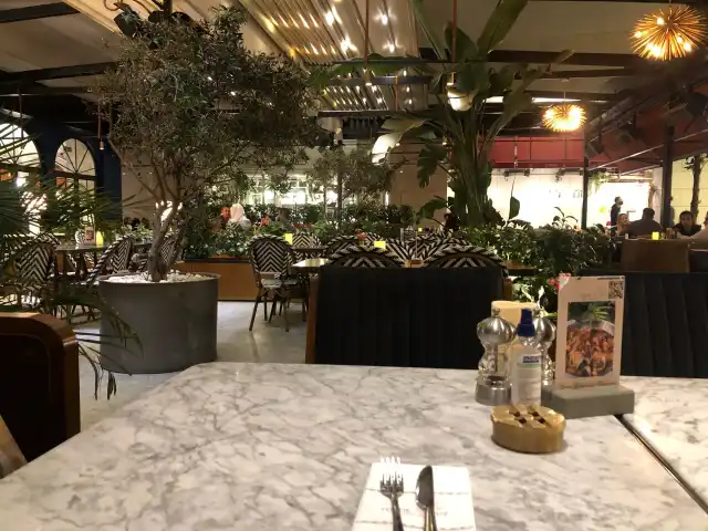 Yüzde Yüz Restaurant & Cafe'nin yemek ve ambiyans fotoğrafları 20