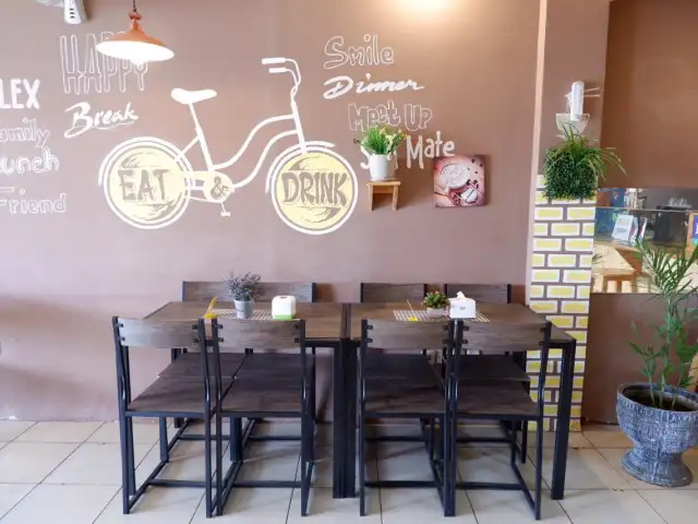 Gambar Makanan Yellow Cafe Coffee & Eatery 8