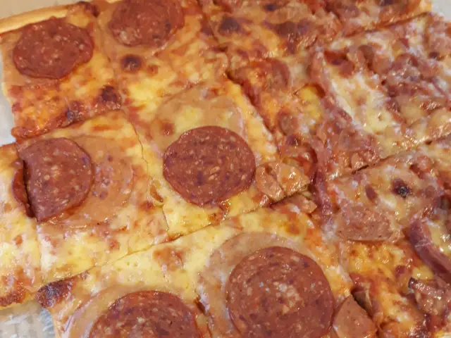 Gambar Makanan Henk's Pizza Delivery 4