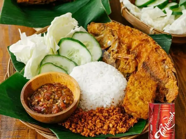 Gambar Makanan Ayam Goreng Lemoe, Kayu Jati 14