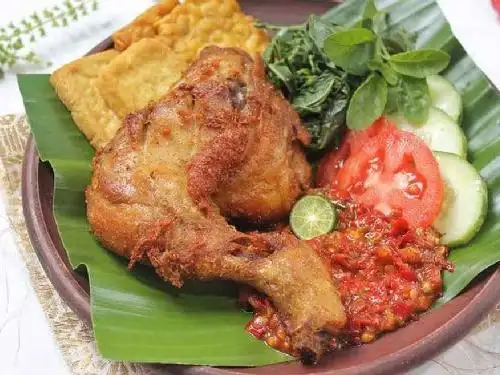 Pecel Ayam Teh Pitri