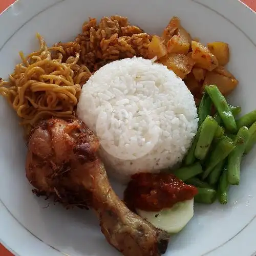 Gambar Makanan Nasi Kuning Hwa Ind, Simpang Borobudur 13