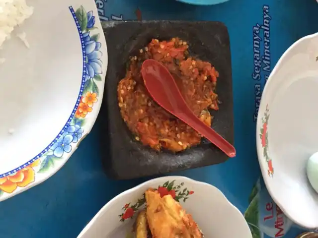 Gambar Makanan Ayam Goreng Bu Toha 16