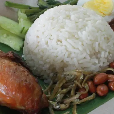 SALOMA NASI LEMAK PANAS DAUN PISANG