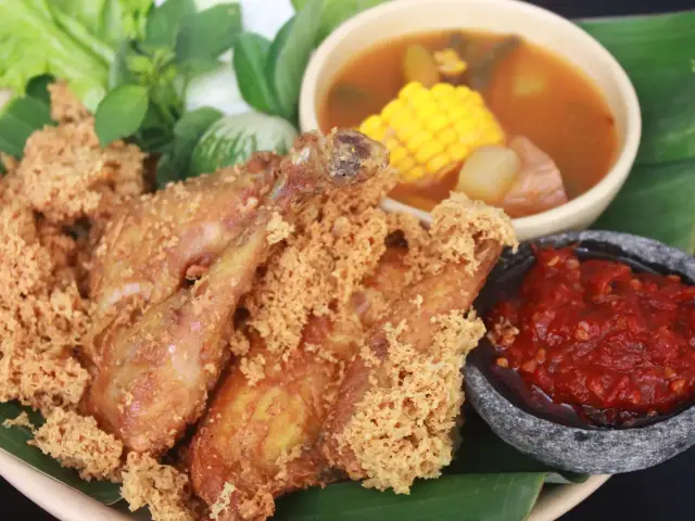 Gambar Makanan Ayam Goreng Aroma 7