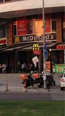 McDonald&apos;s'nin yemek ve ambiyans fotoğrafları 2