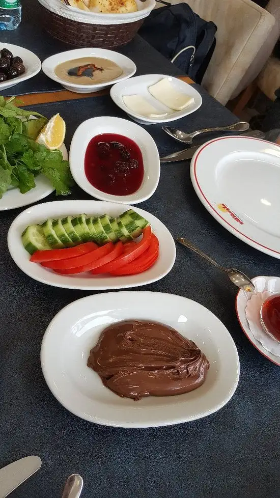 Güllüoğlu'nin yemek ve ambiyans fotoğrafları 18