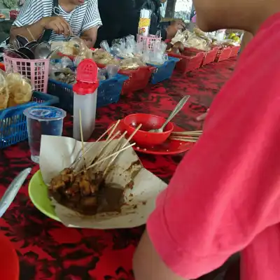 Sate Babi bumbu kacang, Pedanan.