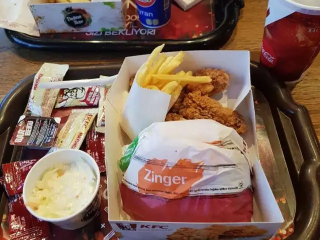 KFC'nin yemek ve ambiyans fotoğrafları 24