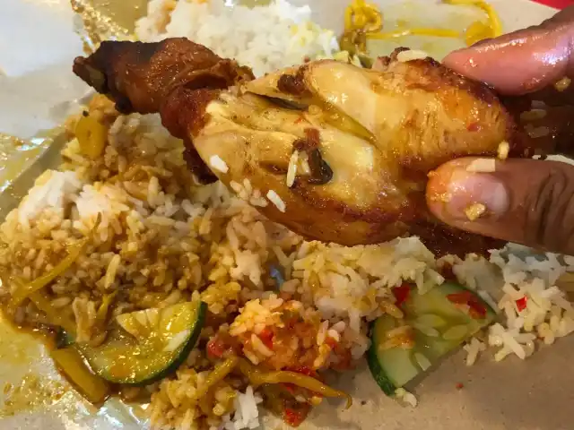 Nasi Kunyit Ayam Kunyit Food Photo 3