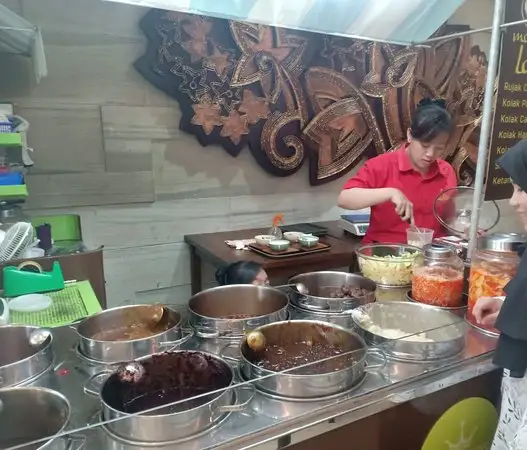 Gambar Makanan Madame Sari Restaurant 15