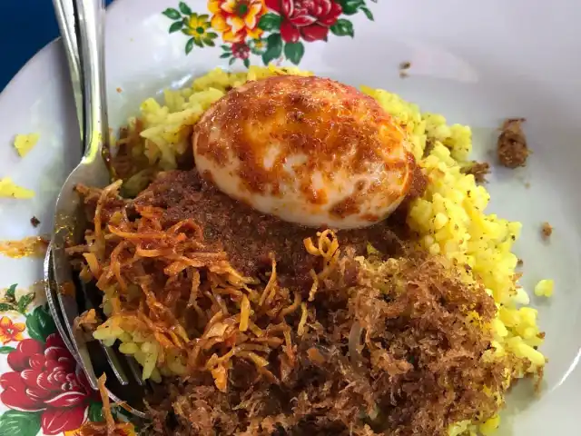 Gambar Makanan Warung Nasi Kuning "Avon" Ambon 7
