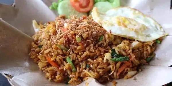 Nasi Goreng dan Lalapan Momon, Denpasar