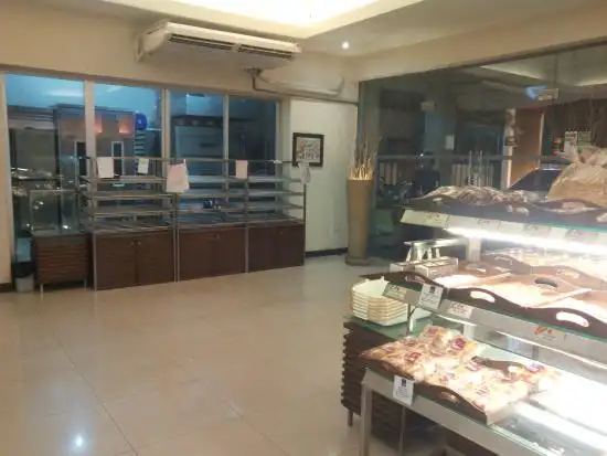 Gambar Makanan Eaton Bakery and Restaurant Arjuna 14