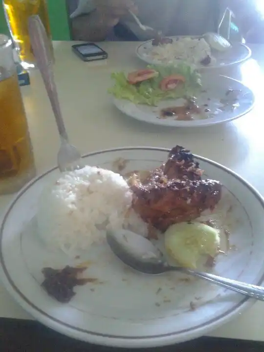 Gambar Makanan Ayam Goreng Mbok Berek 9