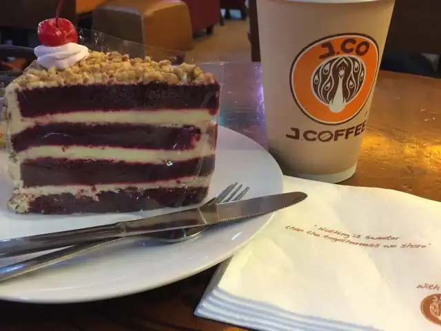 Gambar Makanan JCO Bintaro Exchange 8