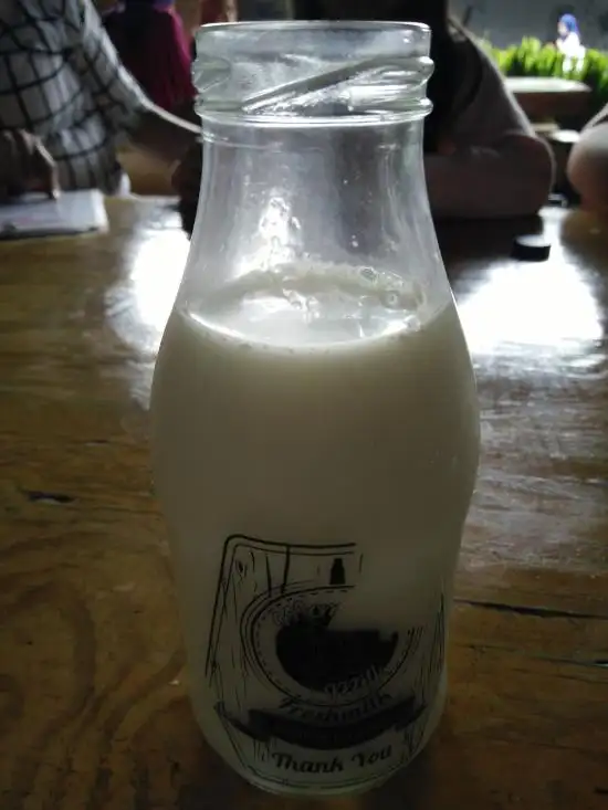 Gambar Makanan Momo Milk Barn 2
