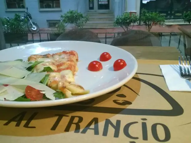 Pizzeria Al Trancio Istanbul'nin yemek ve ambiyans fotoğrafları 2