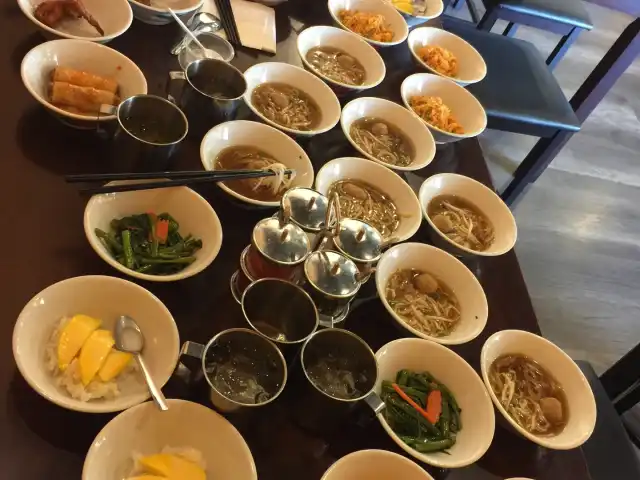 Aroi Thai Food Photo 2