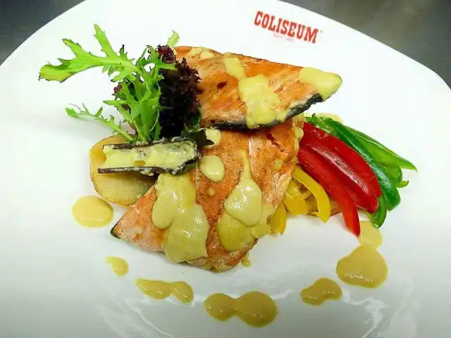 Coliseum Cafe & Hotel Food Photo 11