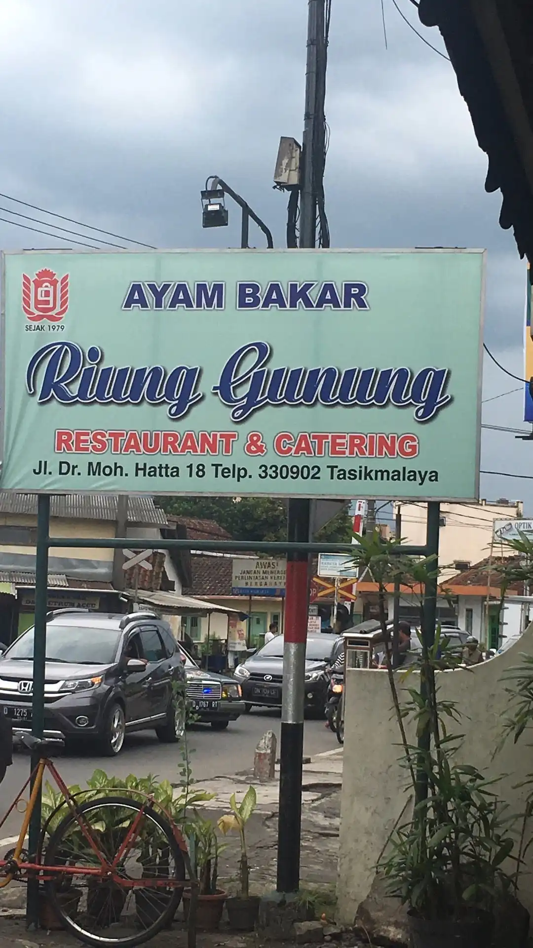 Ayam Bakar Riung Gunung