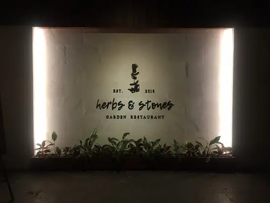 Gambar Makanan Herbs & Stones Garden Restaurant 18