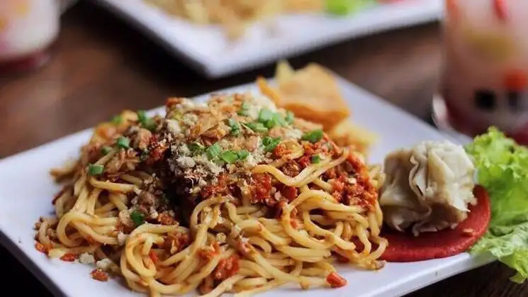 Mie Setan "Noodle n' Dimsum", Biola