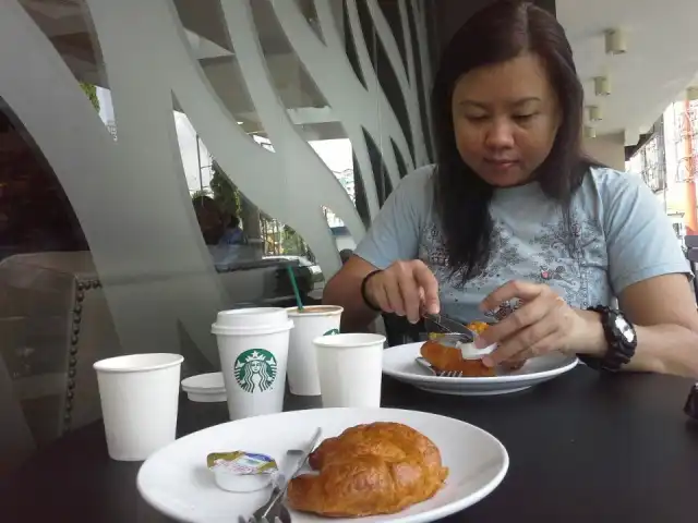 Gambar Makanan starbucks d'prima hotel 13